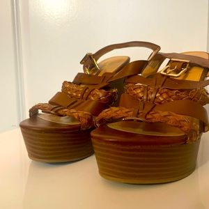 Express camel wedges